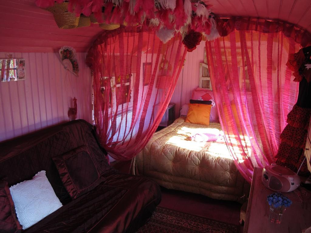 La Roulotte De Lola - Chambre D'Hotes La Celle  Екстериор снимка