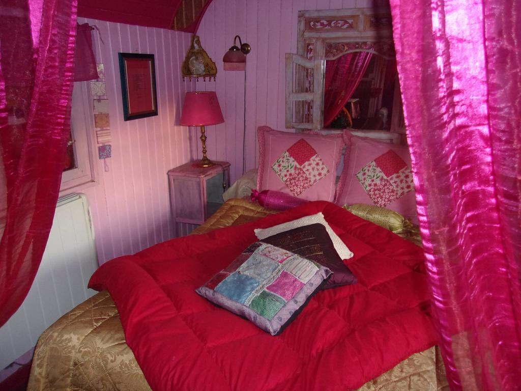 La Roulotte De Lola - Chambre D'Hotes La Celle  Екстериор снимка