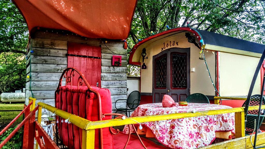 La Roulotte De Lola - Chambre D'Hotes La Celle  Екстериор снимка